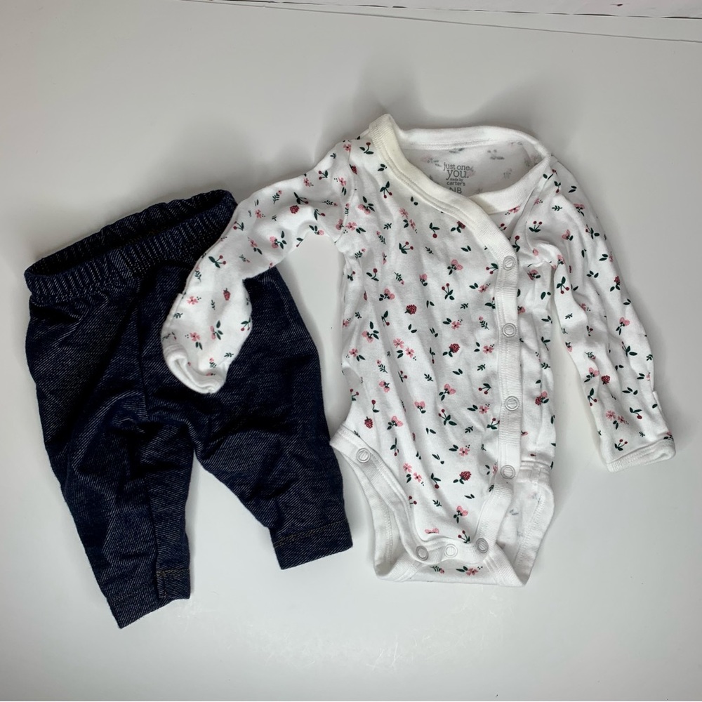 Carters and Little Me | 5 piece Newborn Clothing Bundle - Picture 7 of 10